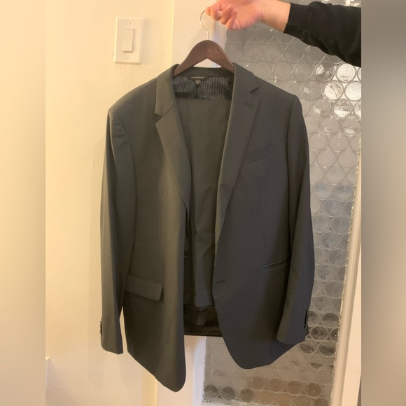 99% wool, charcoal fabric
Jacket size 44R/S
Pants size 36W 34L - Picture 1 of 8